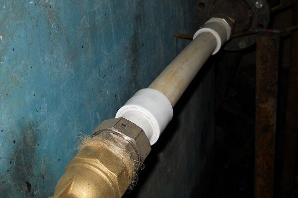 Соединение пластиковых труб с металлическими: разбор лучших способов и монтажных нюансов