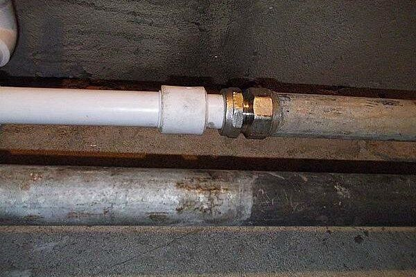 Соединение пластиковых труб с металлическими: разбор лучших способов и монтажных нюансов