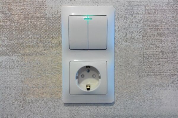 Схема подключения двухклавишного выключателя и пошаговое руководство по его установке Схема подключения двухклавишного выключателя и пошаговое руководство по его установке