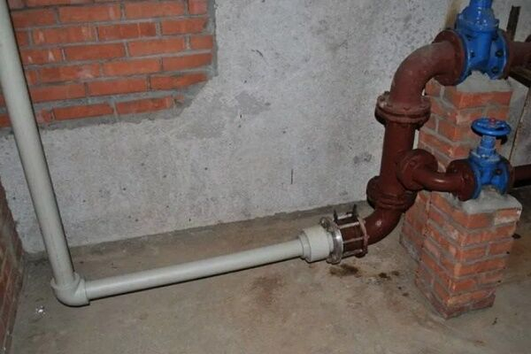 Соединение пластиковых труб с металлическими: разбор лучших способов и монтажных нюансов