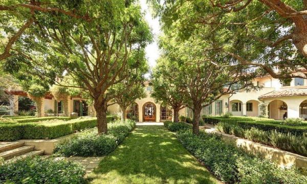 Дом Дуэйна Джонсона: как живет главный герой фильма «Царь скорпионов» Дом Дуэйна Джонсона: как живет главный герой фильма «Царь скорпионов»