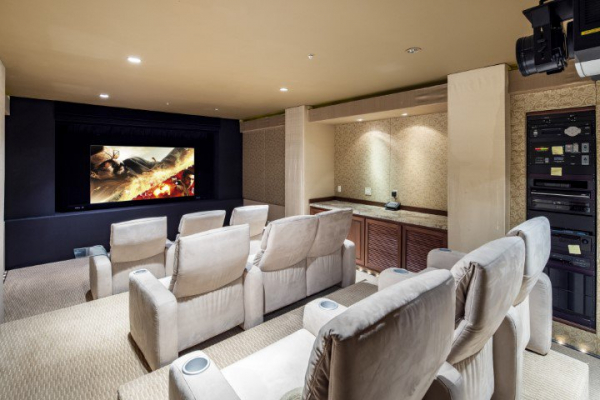 Дом Стивена Сигала: как живет герой боевиков Дом Стивена Сигала: как живет герой боевиков