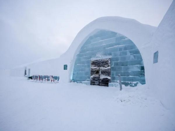 Строительство ледяной хижины иглу из снега своими руками Строительство ледяной хижины иглу из снега своими руками