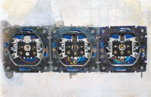 Установка розеток и выключателей Установка розеток и выключателей