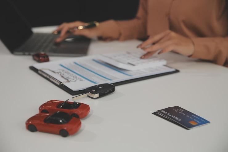 Перед тем как совершить покупку автомобиля с пробегом, внимательно проверяйте его историю. Используйте онлайн-сервисы для проверки VIN-кода, чтобы подтвердить информацию о владельце,事故ах и пробеге. Обязательно ознакомьтесь с отчетами, которые могут выявить скрытые проблемы.