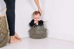 Когда ребенок начинает сидеть самостоятельно