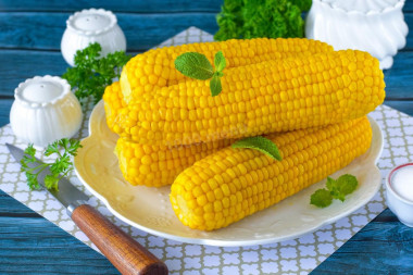 Как варить молодую кукурузу в початках