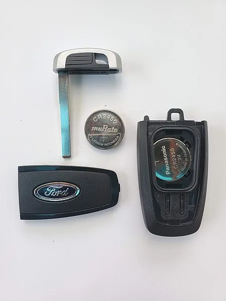 разобранный брелок Ford